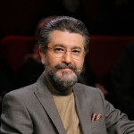 بازخوانی زیبای آهنگ «بهونه» هایده توسط امیرحسین مدرس وسط برنامه + فیلم