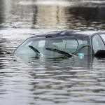 لحظه نفسگیر نجات زن و شوهر جوان از مرگ در سیلاب رودخانه بندرلنگه + فیلم لحظه نفسگیر نجات زن و شوهر جوان از مرگ در سیلاب رودخانه بندرلنگه + فیلم