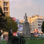 مجسمه فردوسی در جنگ بی‌پناه بود؛ روایت فراموشی میراث در روزهای بحران