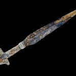 کشف نیزه‌های خاص هزارساله؛ گنجینه‌ای از طلا و نقره زیر آب