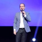 شوخی سنگین حسن ریوندی با محمود احمدی‌نژاد وسط برنامه: من حتی از احمدی‌نژاد هم زشت‌ترم + فیلم