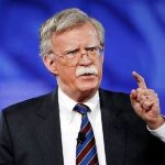 بولتون: ترامپ اسلحه را برای مادورو روی میز گذاشته است