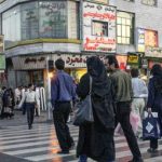 خانم کمحجاب که در این ماههای اخیر زیاد در خیابانها دیده میشد، امروز خیلی کمتر بود – سلام نو خانم کمحجاب که در این ماههای اخیر زیاد در خیابانها دیده میشد، امروز خیلی کمتر بود – سلام نو