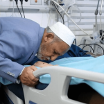 رویارویی دردناک پدر صابر کاظمی با پیکر فرزندش + فیلم رویارویی دردناک پدر صابر کاظمی با پیکر فرزندش + فیلم