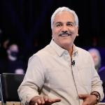 اجرای فاجعه بار آهنگ «سوغاتی» هایده توسط مهران مدیری + فیلم