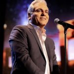 مهران مدیری درآمدش از کنسرت دبی را به خیریه بخشید مهران مدیری درآمدش از کنسرت دبی را به خیریه بخشید