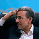 قرآن خوانی احمدینژاد در مراسم ختم خواهر اسفندیار رحیم مشایی+عکس قرآن خوانی احمدینژاد در مراسم ختم خواهر اسفندیار رحیم مشایی+عکس