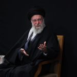 لحظه ورود رهبری به مراسم شام شهادت حضرت زهرا (س) + فیلم لحظه ورود رهبری به مراسم شام شهادت حضرت زهرا (س) + فیلم