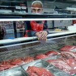 چه کسانی گوشت را گران می‌کنند؟ / چرا زور قانون به این عده نمی‌رسد