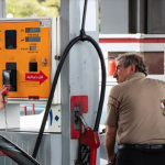 علت افزایش قیمت بنزین روشن شد/ افشاگری مقام مسئول روی آنتن زنده