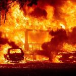 آتش‌سوزی مهیب در بزرگراه یادگار امام؛ خسارت به ۴ خودرو و ۳ منزل مسکونی+ فیلم