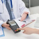 شگرد جدید برخی از پزشکان برای فرار مالیاتی و پولشویی/ دریافت دستمزد به‌صورت سکه و رمزارز