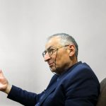 دفاع زیباکلام از افزایش قیمت بنزین / بنزین ۵ هزار تومانی تیشه به ریشه منافع ملی ایران می‌زند!