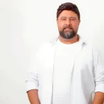 رقص آذری محمد علیزاده خواننده در پشت صحنه یک برنامه + فیلم