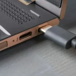 5 چیزی که هرگز نباید به پورت USB لپ‌تاپ خود وصل کنید