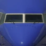 ترک خوردن شیشه جلوی هواپیما چقدر خطرناک است و آیا می‌تواند باعث فرود اضطراری شود؟