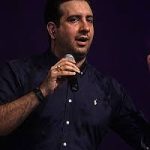 خاطره جالب عاشق شدن امید حاجیلی از دختری که ۲۲ سال پیش باهم کوهنوردی رفته بودن! / میترسم زنگ بزنم بگه ازدواج کردم + فیلم خاطره جالب عاشق شدن امید حاجیلی از دختری که ۲۲ سال پیش باهم کوهنوردی رفته بودن! / میترسم زنگ بزنم بگه ازدواج کردم + فیلم