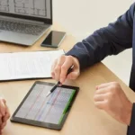 اگر میخواهید از تبلت به عنوان جایگزین لپ‌تاپ استفاده کنید، این 5 گجت را لازم دارید