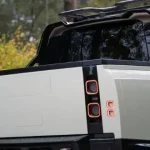 شرکت هلندی، لندروور دیفندر را به یک پیکاپ با فضای بار کوچک تبدیل کرد شرکت هلندی، لندروور دیفندر را به یک پیکاپ با فضای بار کوچک تبدیل کرد