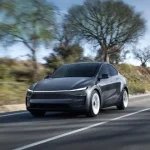 بهزودی میتوانید پشت فرمان تسلا با خیال راحت پیامک بدهید! بهزودی میتوانید پشت فرمان تسلا با خیال راحت پیامک بدهید!