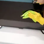 تلویزیون خود را خراب نکنید؛ روش صحیح تمیز کردن صفحه نمایش تلویزیون را یاد بگیرید تلویزیون خود را خراب نکنید؛ روش صحیح تمیز کردن صفحه نمایش تلویزیون را یاد بگیرید