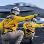 قدرتمندترین ناو جنگی جهان جنگنده‌های خود را در مدیترانه به پرواز درآورد