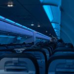 راز خاموشی کابین؛ چرا هواپیما هنگام فرود و پرواز تاریک میشود؟ راز خاموشی کابین؛ چرا هواپیما هنگام فرود و پرواز تاریک میشود؟