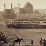 سفر به عصر قاجار؛ عکس نایاب میدان نقش جهان زیر پای قشون نظامی