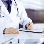 تعرفه‌های پزشکی واقعی نیست/گرانی دارو ارتباطی به جامعه پزشکی ندارد