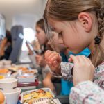 واقعیتهایی درباره غذای هواپیما که هیچکس به شما نمیگوید! واقعیتهایی درباره غذای هواپیما که هیچکس به شما نمیگوید!