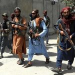 حذف تابلوهای انگلیسی در افغانستان / انتشار گسترده ویدیوی تخریب توسط طالبان حذف تابلوهای انگلیسی در افغانستان / انتشار گسترده ویدیوی تخریب توسط طالبان