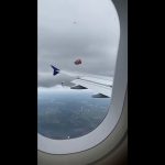 برخورد ترسناک صاعقه با بالن مسافران + فیلم برخورد ترسناک صاعقه با بالن مسافران + فیلم