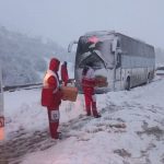 گرفتار شدن مسافران در برف و کولاک جاده تکاب – شاهیندژ + فیلم