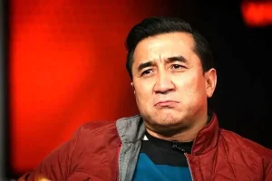 حمله به خداداد عزیزی در آنتن زنده تلویزیون: عذرخواهی کن+ فیلم حمله به خداداد عزیزی در آنتن زنده تلویزیون: عذرخواهی کن+ فیلم