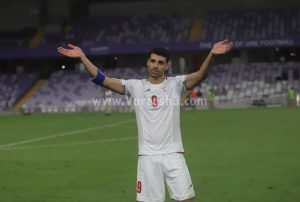 لحظه برخورد توپ به صورت طارمی در بازی المپیاکوس مقابل آریس + فیلم لحظه برخورد توپ به صورت طارمی در بازی المپیاکوس مقابل آریس + فیلم