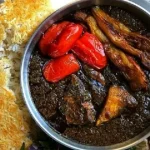 طرز تهیه قرمه مرغ در کمترین زمان/ غذای لذیذ و جذاب مخصوص دورهمیهای دوستانه طرز تهیه قرمه مرغ در کمترین زمان/ غذای لذیذ و جذاب مخصوص دورهمیهای دوستانه