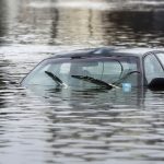 لحظه نفسگیر نجات زن و شوهر جوان از مرگ در سیلاب رودخانه بندرلنگه + فیلم لحظه نفسگیر نجات زن و شوهر جوان از مرگ در سیلاب رودخانه بندرلنگه + فیلم