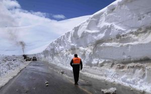 بارش باورنکردنی برف در قطر+ فیلم بارش باورنکردنی برف در قطر+ فیلم