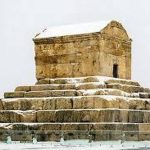 آرامگاه کوروش در آستانه شب یلدا سفیدپوش شد+ فیلم