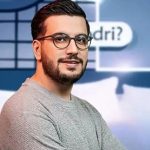 رونمایی امیرحسین قیاسی از همسرش برای اولین بار / ژست عاشقانه در مراسم حافظ + فیلم