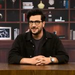 بوسه امیرحسین قیاسی بر پیشانی همسرش هنگام اهدای جوایز جشن حافظ + فیلم