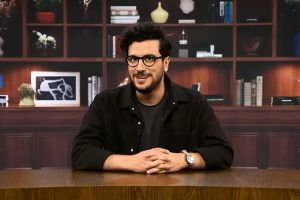 بوسه امیرحسین قیاسی بر پیشانی همسرش هنگام اهدای جوایز جشن حافظ + فیلم