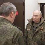 پوتین لباس رزم بر تن کرد+ فیلم پوتین لباس رزم بر تن کرد+ فیلم