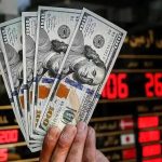 قیمت دلار، طلا و سکه امروز دوشنبه ۸ دی ۱۴۰۴ / دلار بازار آزاد امروز چند؟ + جدول