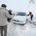 بسته‌شدن چندین جاده کشور به دلیل بارش سنگین برف/ بی‌توجهی به هشدار‌ها جان مسافران را گرفت