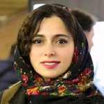 واکنش بامزه دختر‌ پگاه آهنگرانی به دیدن مادرش در تلویزیون + فیلم