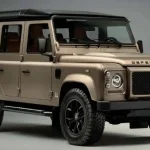 ۳۰۰ ساعت هنرنمایی برای رنگآمیزی بدنه این لندرور دیفندر کلاسیک V8 ۳۰۰ ساعت هنرنمایی برای رنگآمیزی بدنه این لندرور دیفندر کلاسیک V8