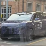 لوکسید V9، مینی ون مشترک هواوی و چری، دارای ایربگ‌هایی است که دور سر را می‌پوشاند