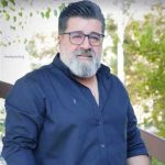 بازخوانی فوق‌العاده زیبای آهنگ ابی «نفس نفس تو سینم عطر نفسهای شماست» توسط مهدی یغمایی در کنسرتش + فیلم