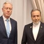 وزیرخارجه لبنان دعوت عراقچی برای سفر به تهران را رد کرد! وزیرخارجه لبنان دعوت عراقچی برای سفر به تهران را رد کرد!